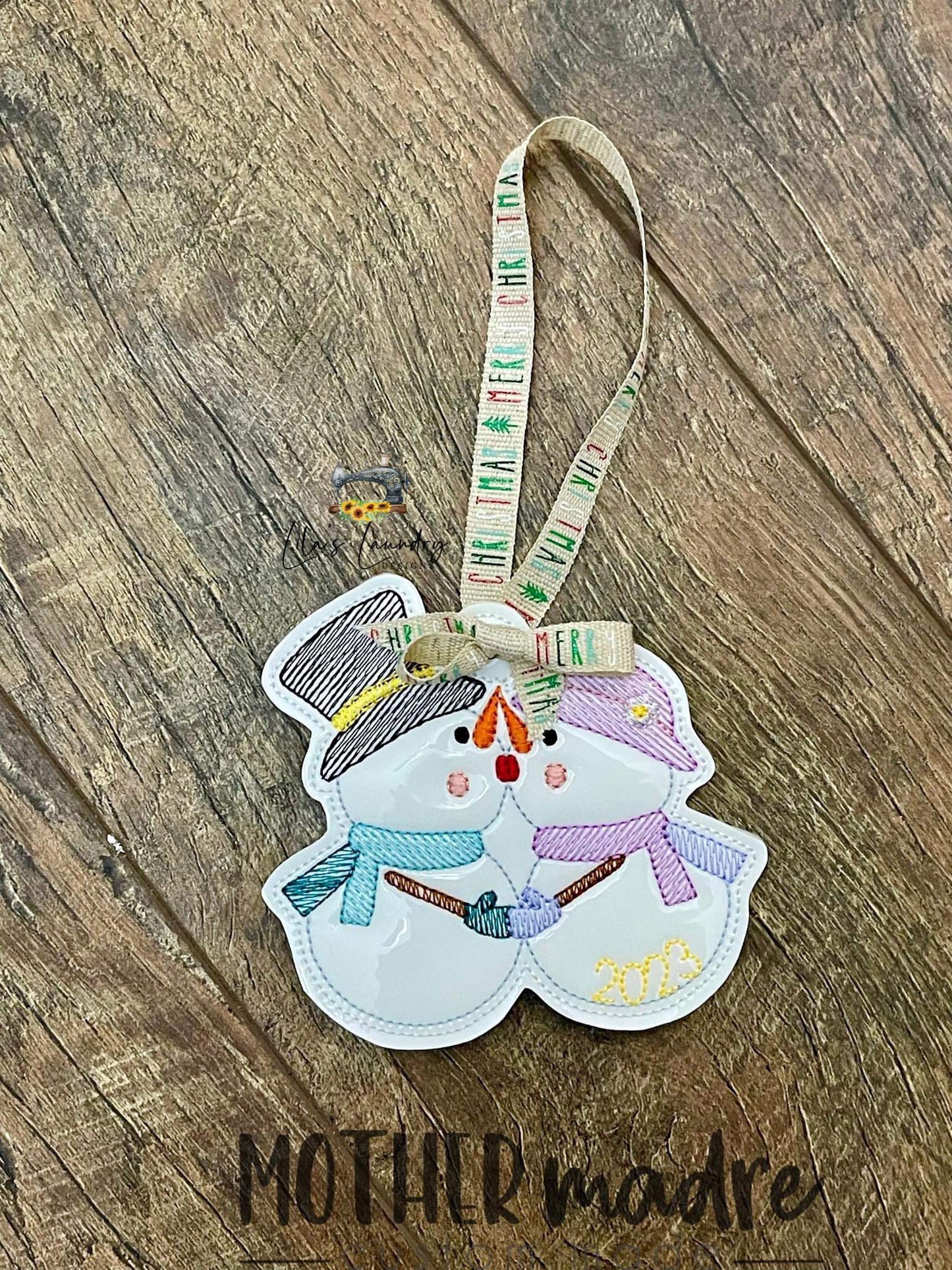 Kissing Snowmen 2023 Ornament - Digital File - Embroidery Design